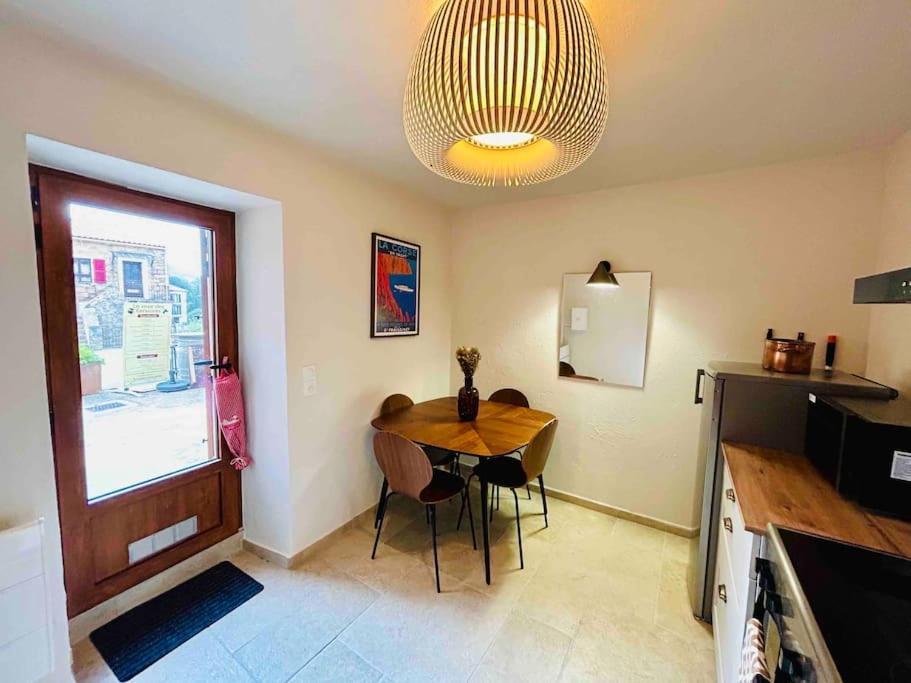 Charmant Petit Appartement Place De L Eglise Piana  Εξωτερικό φωτογραφία